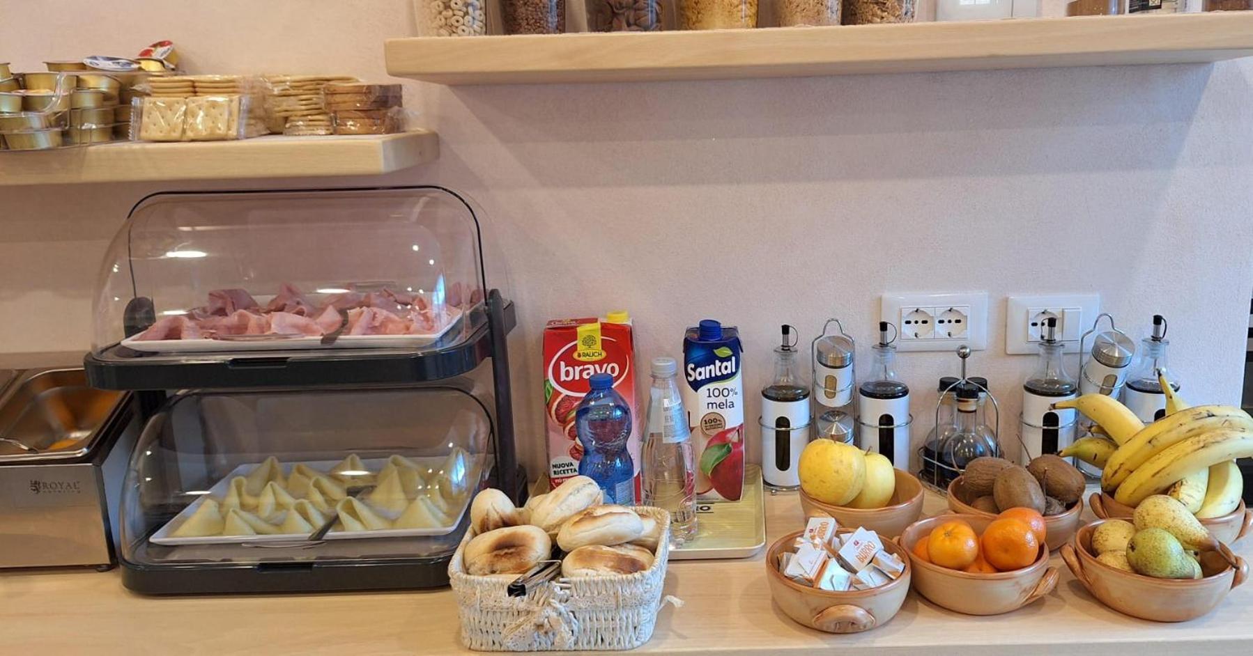 Hotel Diffuso Il Portichetto Vezio Perledo Bagian luar foto